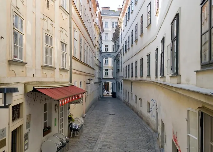 Hideaways - Your Boutique In Historic Old Town *