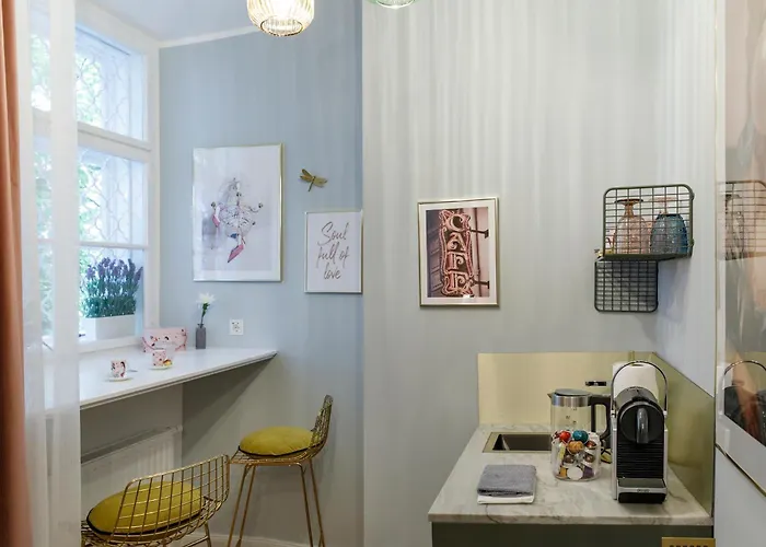 Hideaways - Your Boutique In Historic Old Town *