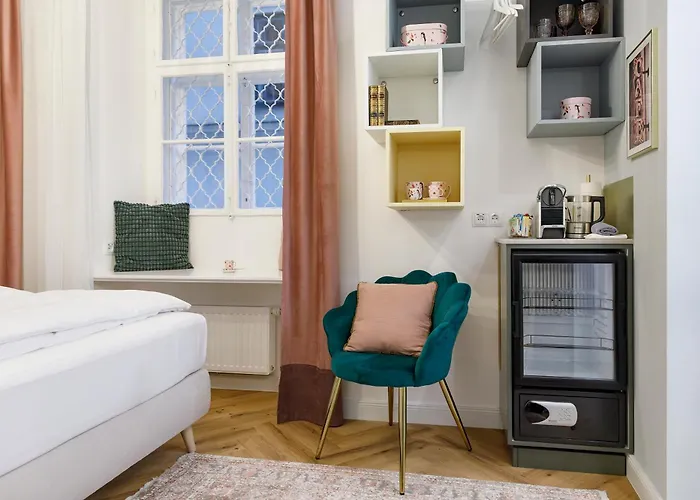 Hideaways - Your Boutique In Historic Old Town *