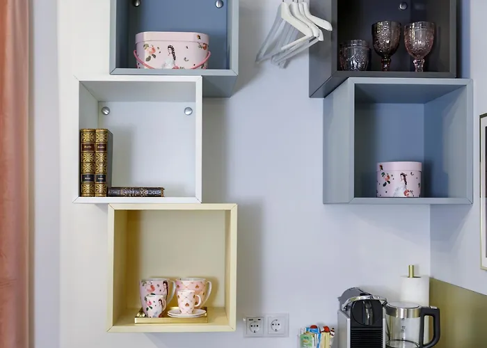 Hideaways - Your Boutique In Historic Old Town *