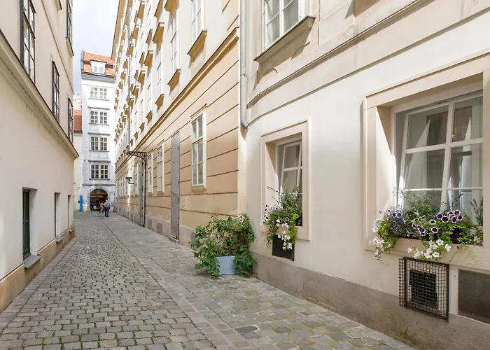 Hideaways - Your Boutique In Historic Old Town *